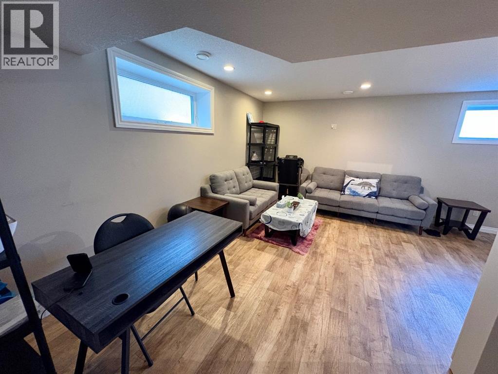 Photo 33 of 238 Viscount Drive Se, Red Deer AB