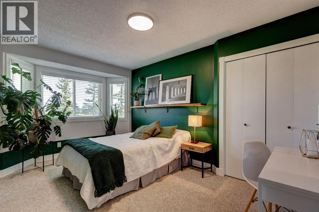Single Family House Bi-level for Sale in  Mckinley Way SE McKenzie Lake Calgary 