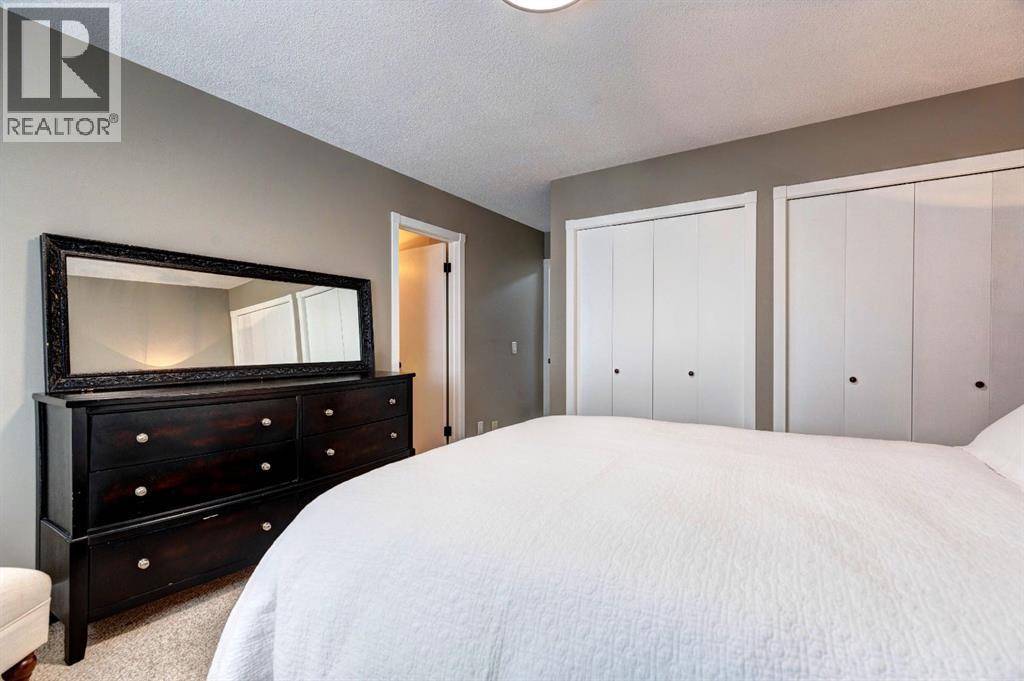 Single Family House Bi-level for Sale in  Mckinley Way SE McKenzie Lake Calgary 