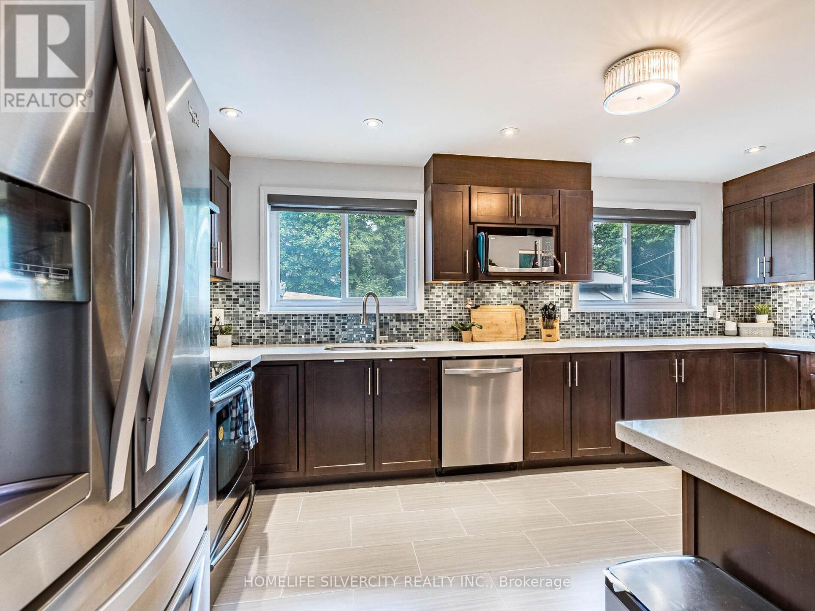 Photo 13 of 108 Brookland Drive, Brampton ON