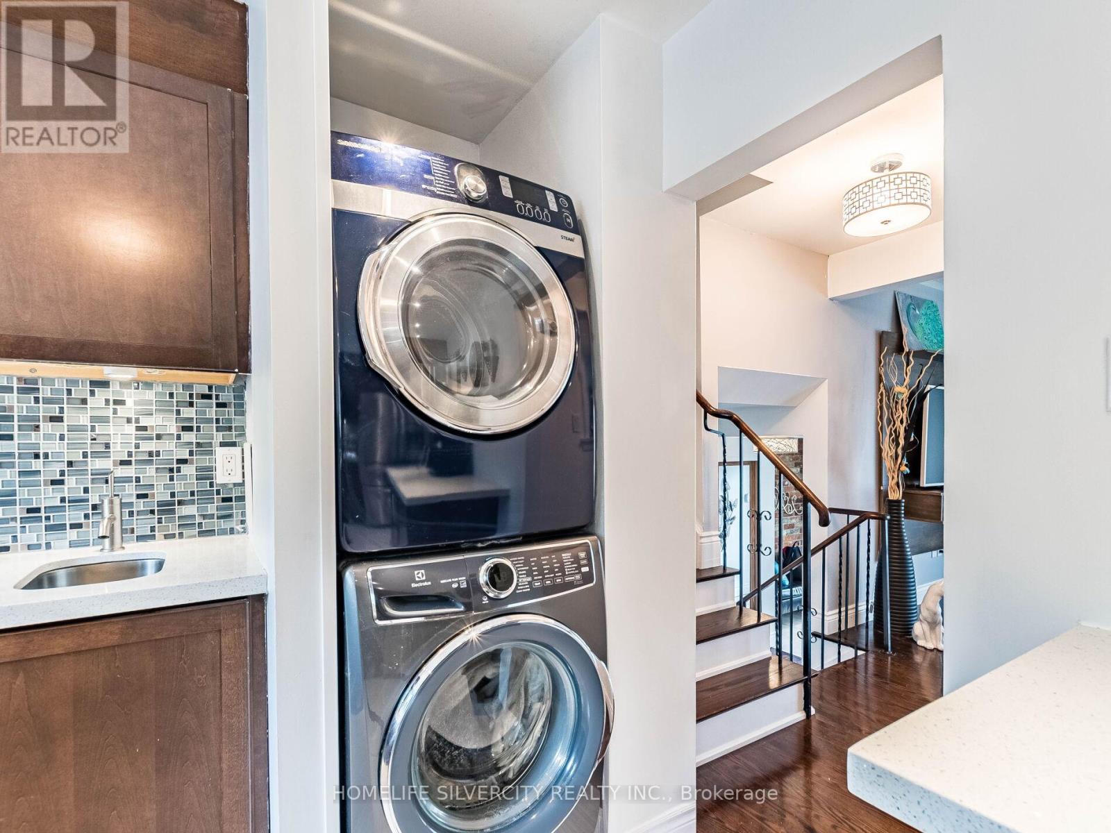 Photo 15 of 108 Brookland Drive, Brampton ON