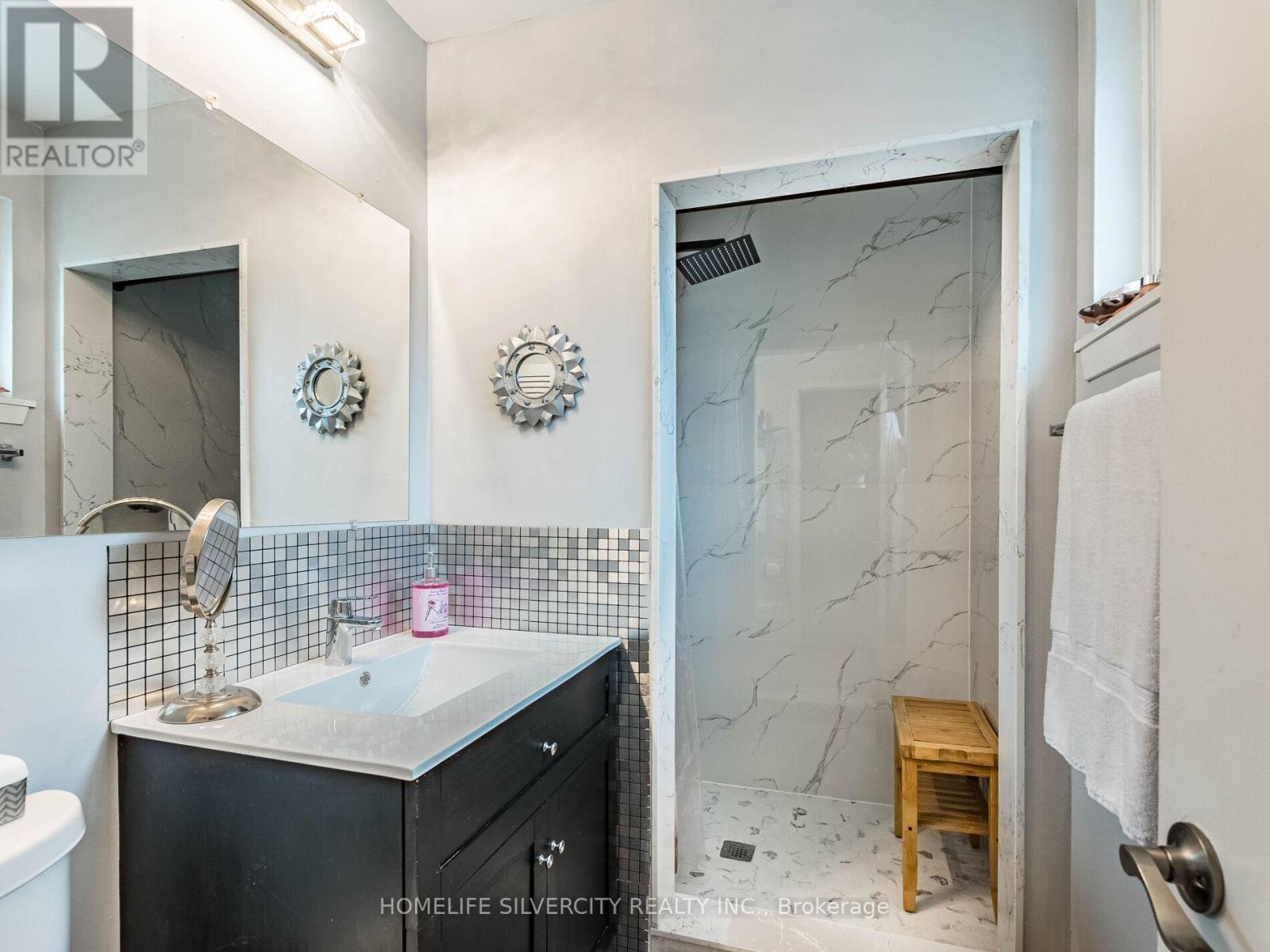 Photo 19 of 108 Brookland Drive, Brampton ON