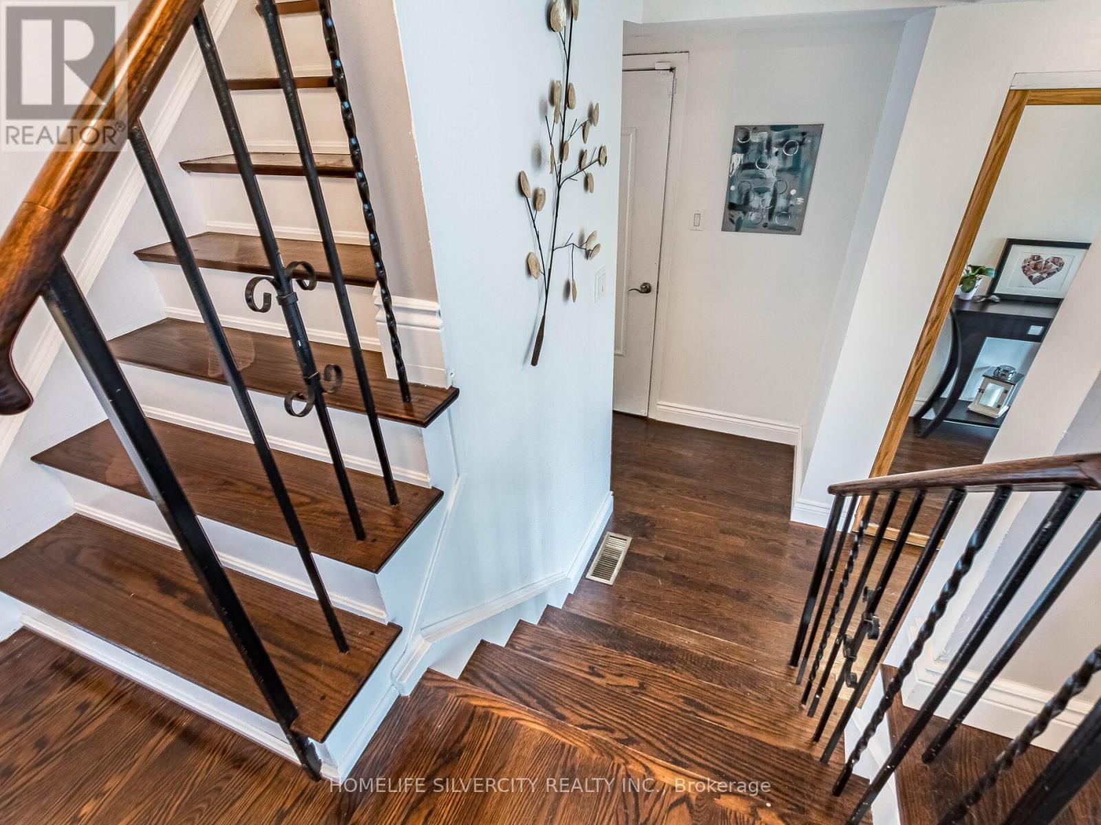 Photo 26 of 108 Brookland Drive, Brampton ON