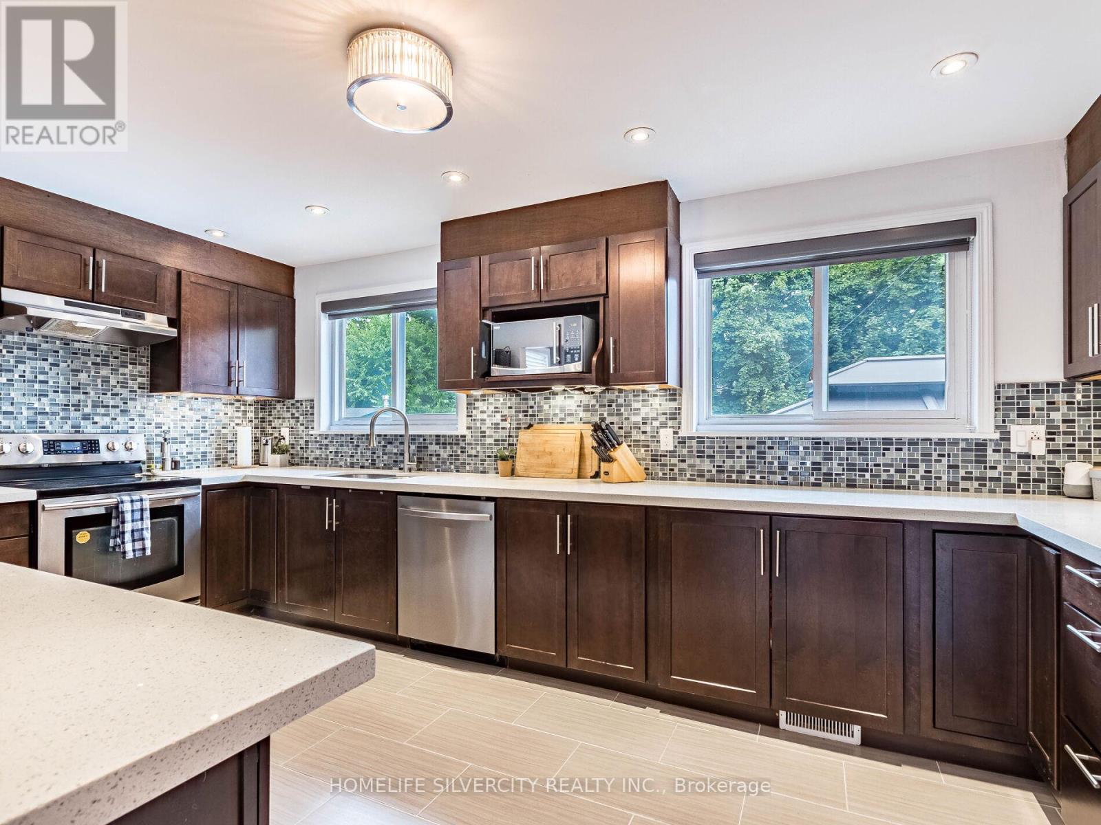 Photo 12 of 108 Brookland Drive, Brampton ON