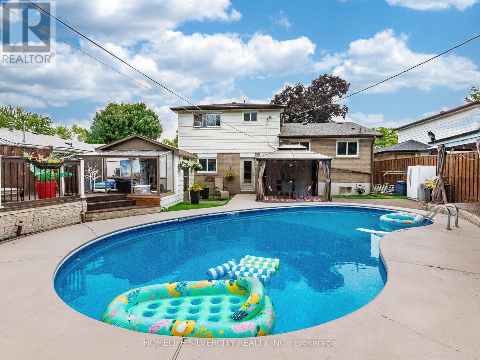 Photo 38 of 108 Brookland Drive, Brampton ON