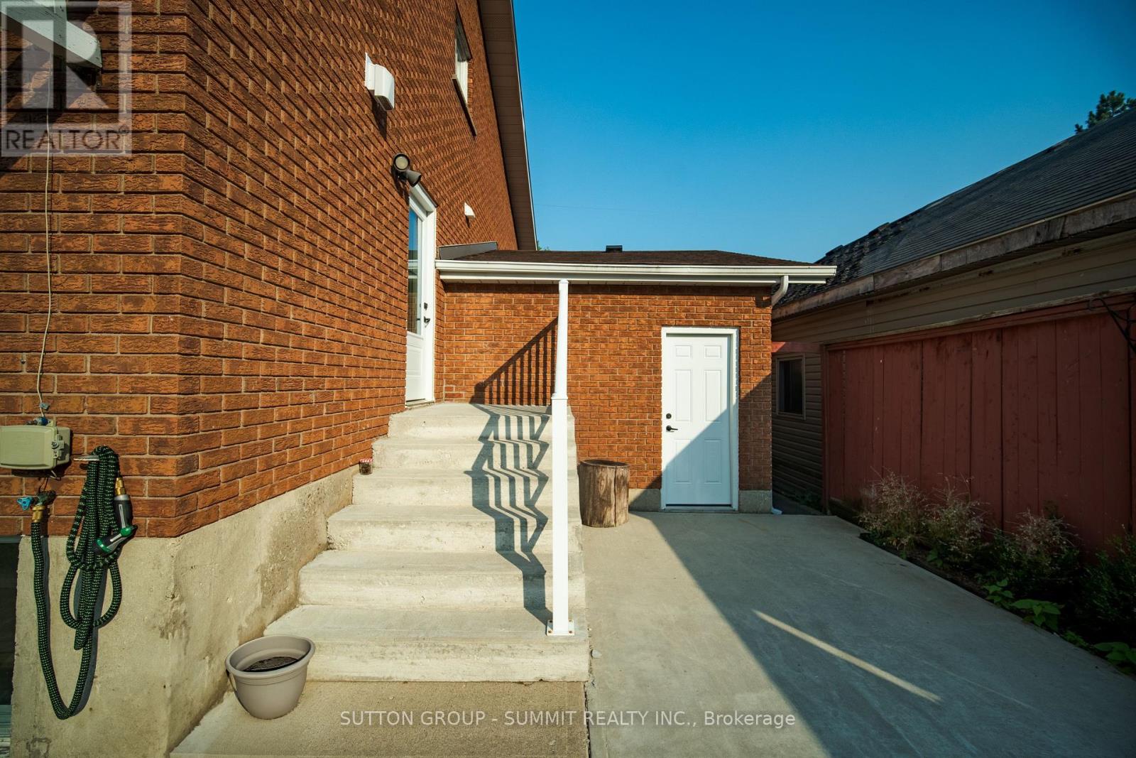 Photo 41 of 100 North Park Street, Brantford ON