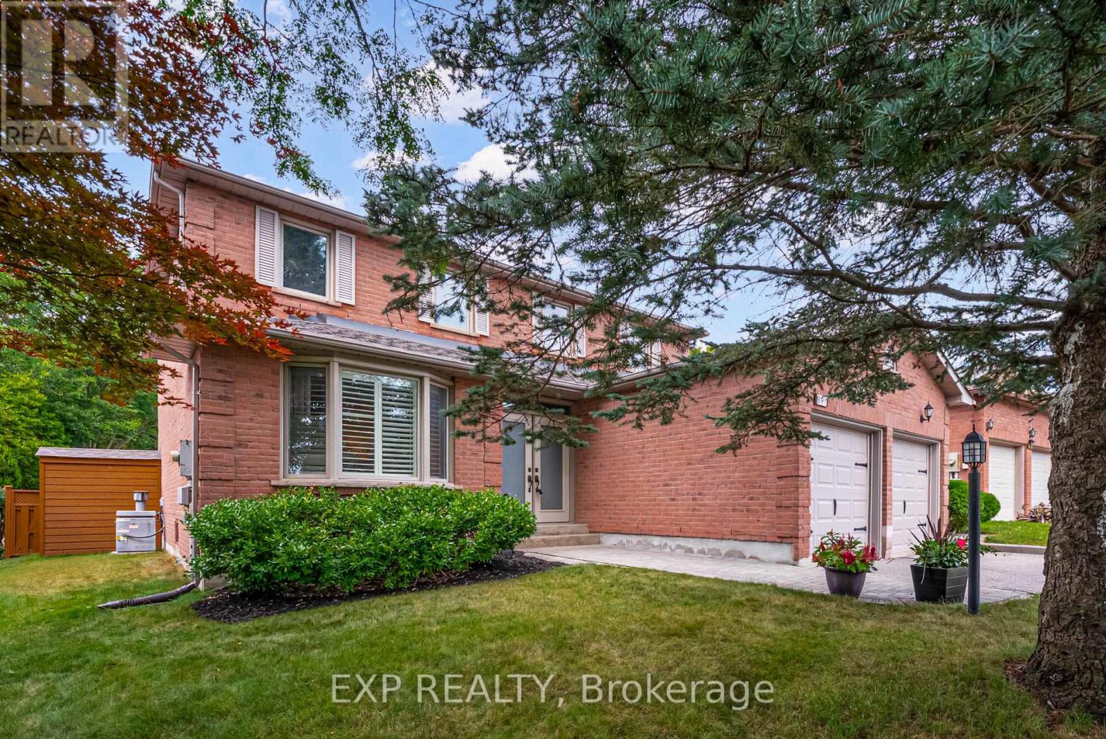 Photo 2 of 891 Leslie Valley Drive, Newmarket ON