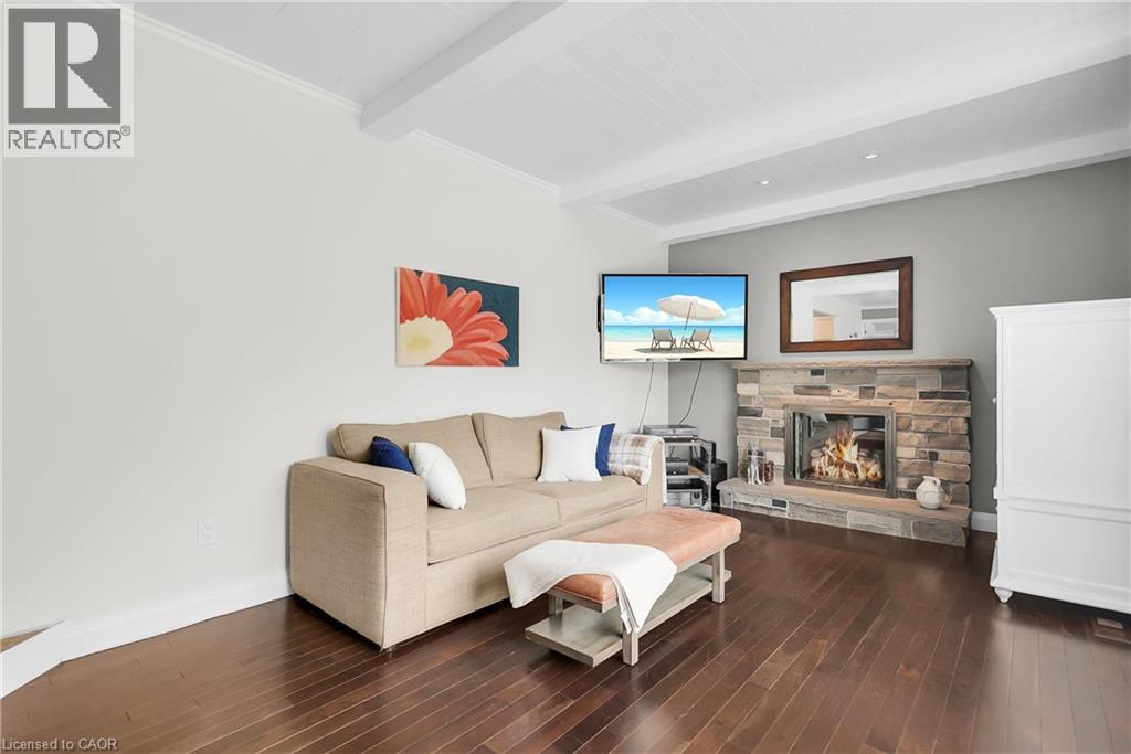 Photo 15 of 20 Blue Spruce Court, Kitchener ON