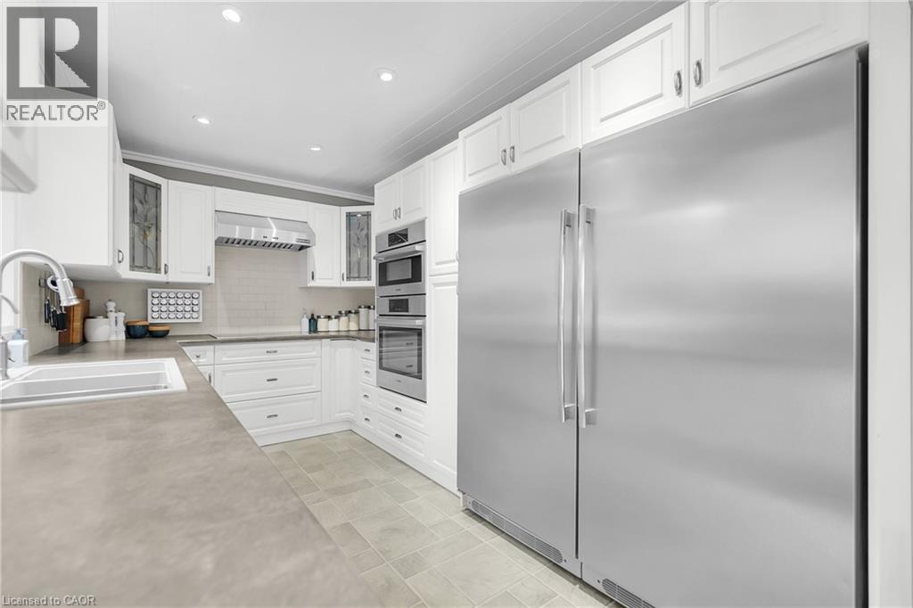 Photo 11 of 20 Blue Spruce Court, Kitchener ON