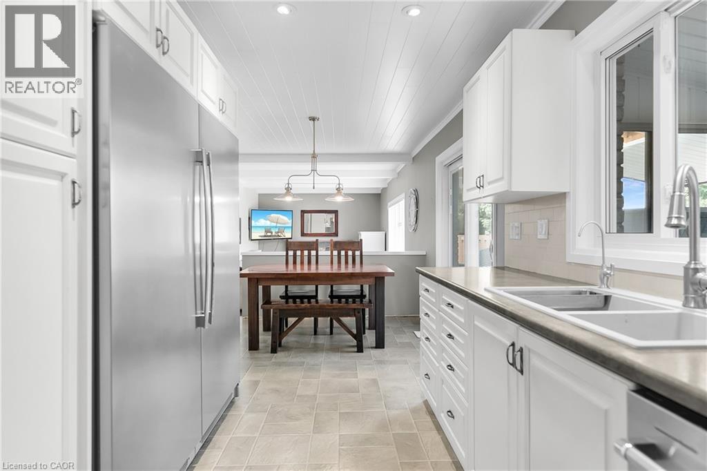 Photo 13 of 20 Blue Spruce Court, Kitchener ON