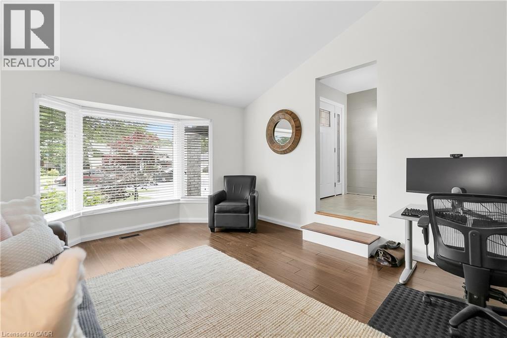 Photo 7 of 20 Blue Spruce Court, Kitchener ON