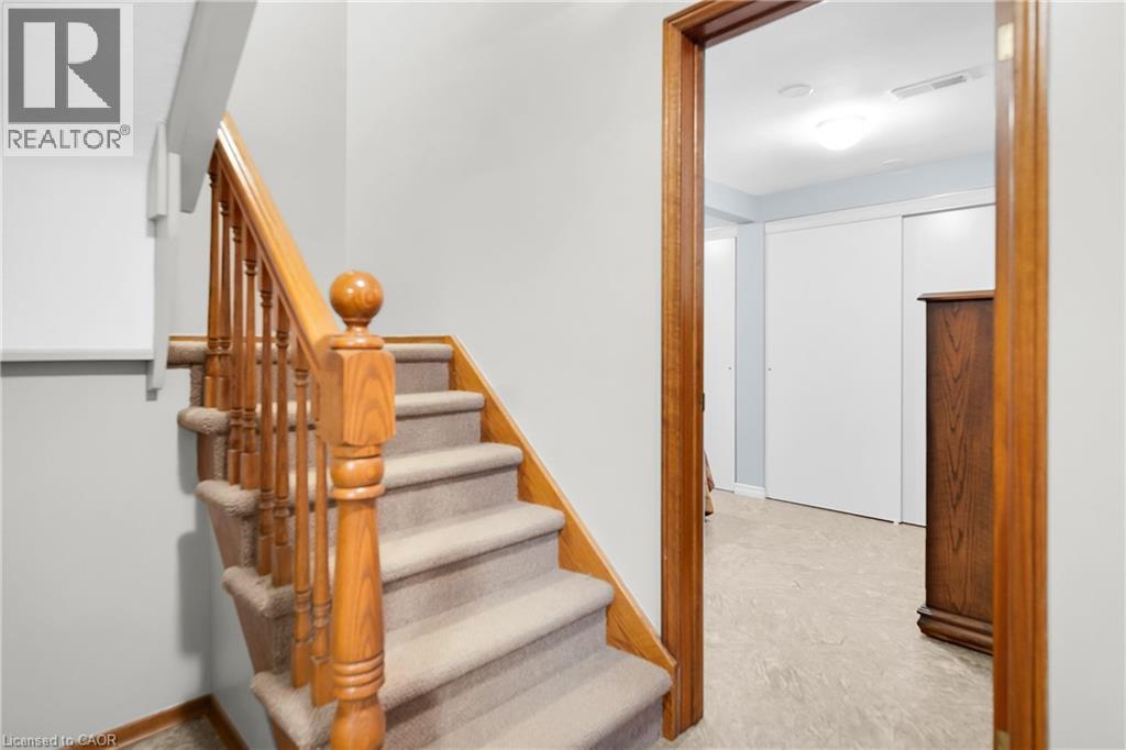 Photo 30 of 20 Blue Spruce Court, Kitchener ON