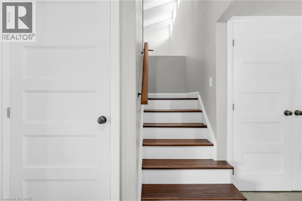 Photo 21 of 20 Blue Spruce Court, Kitchener ON