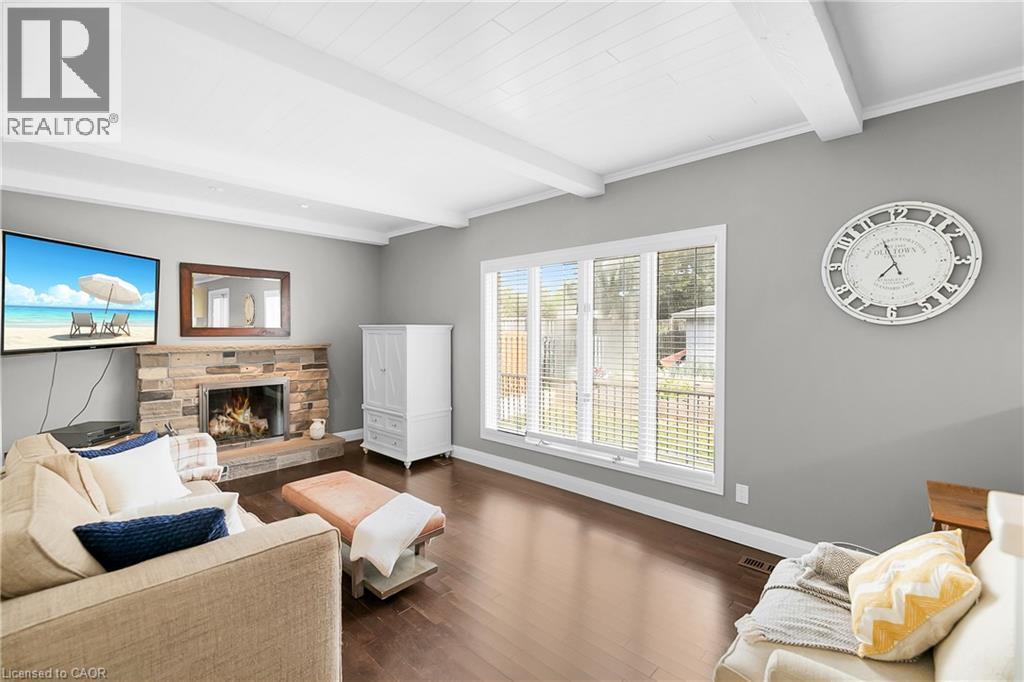 Photo 14 of 20 Blue Spruce Court, Kitchener ON