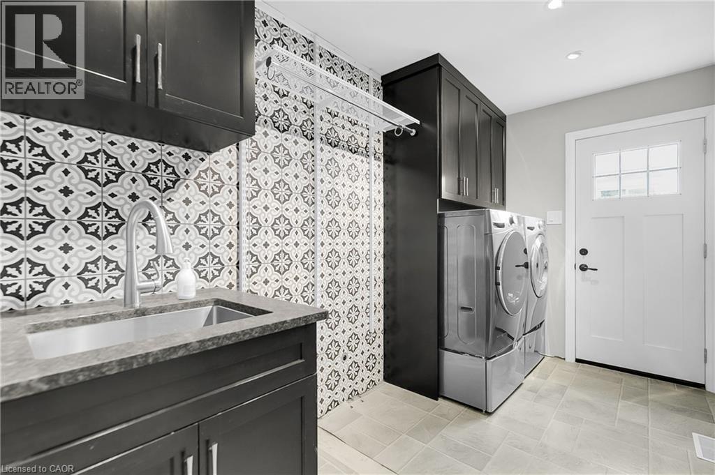 Photo 19 of 20 Blue Spruce Court, Kitchener ON