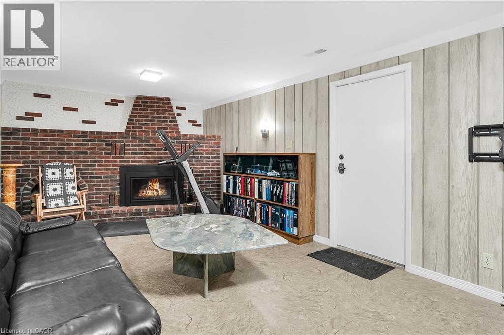 Photo 33 of 20 Blue Spruce Court, Kitchener ON