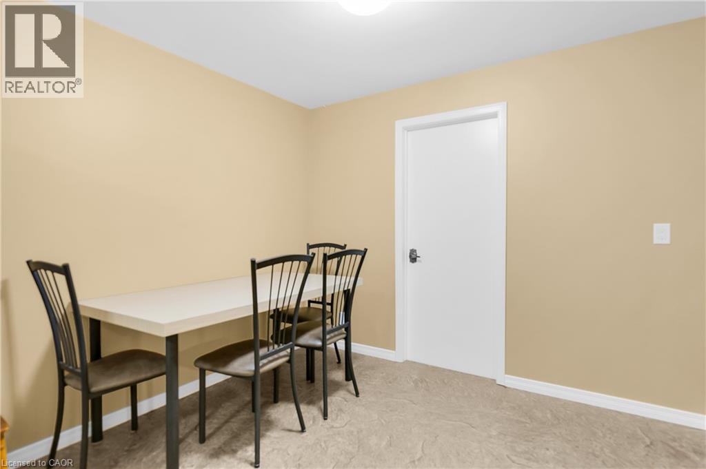 Photo 38 of 20 Blue Spruce Court, Kitchener ON
