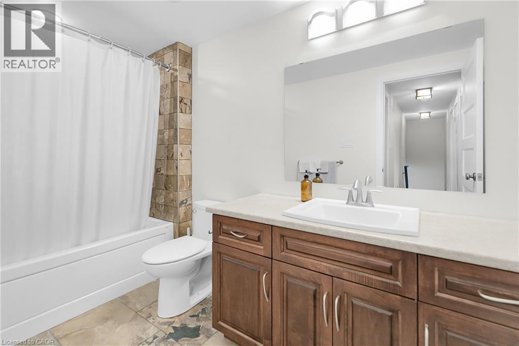 Photo 25 of 20 Blue Spruce Court, Kitchener ON