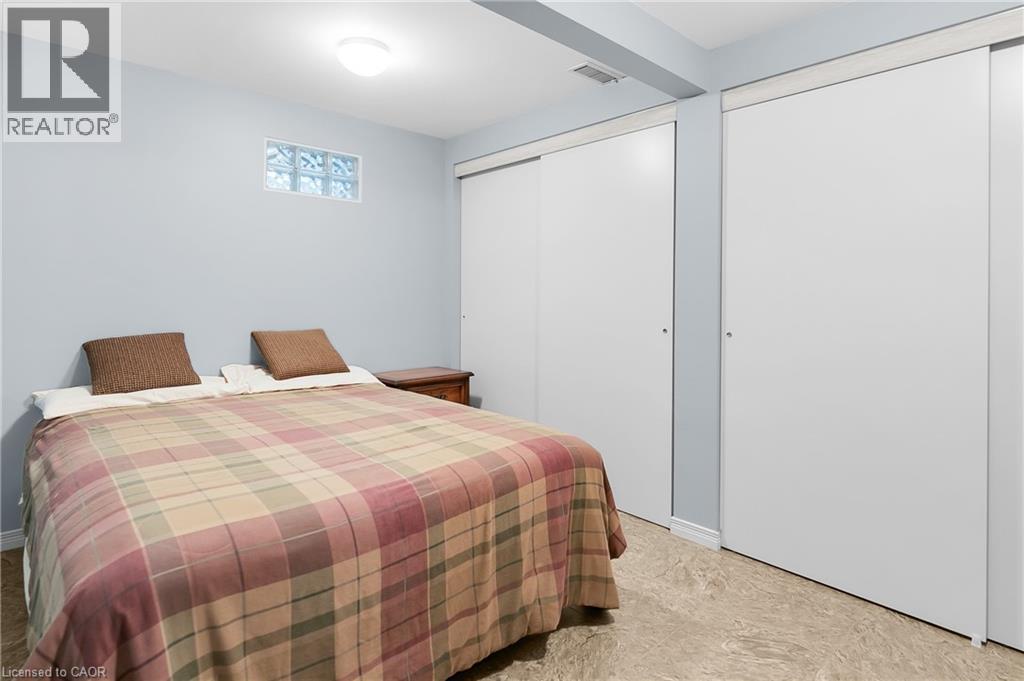 Photo 31 of 20 Blue Spruce Court, Kitchener ON