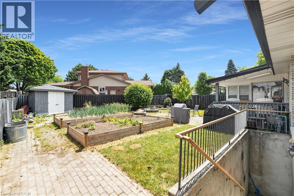 Photo 40 of 20 Blue Spruce Court, Kitchener ON