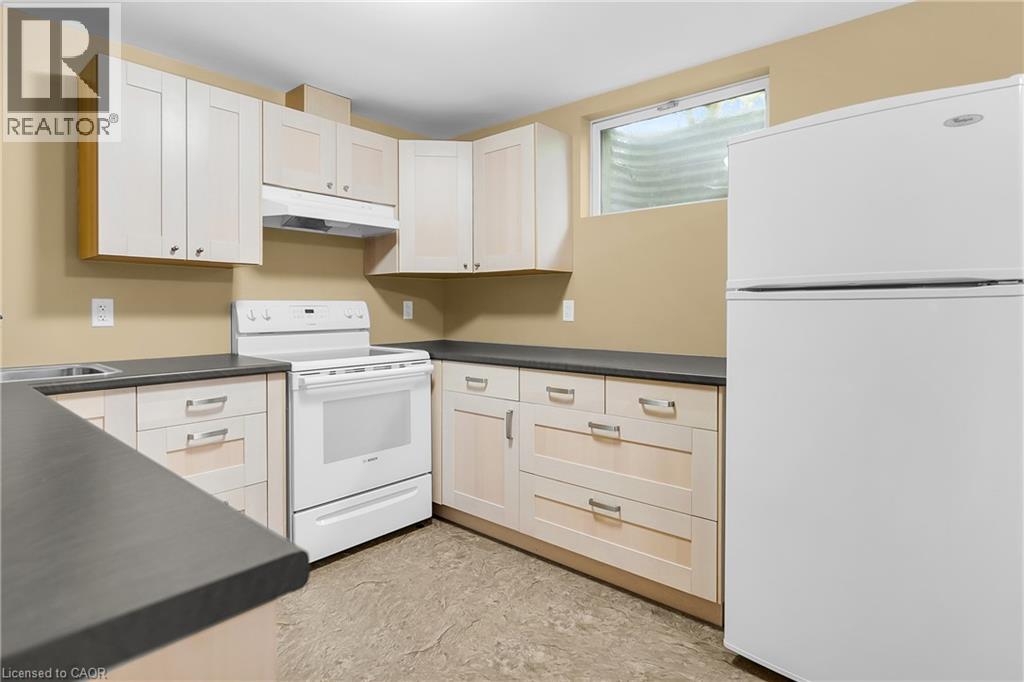 Photo 36 of 20 Blue Spruce Court, Kitchener ON