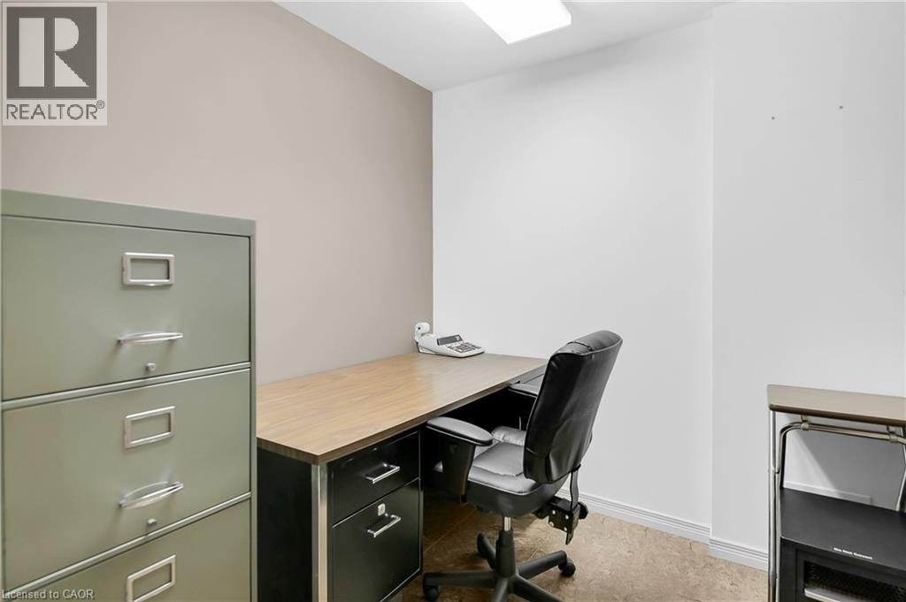 Photo 35 of 20 Blue Spruce Court, Kitchener ON