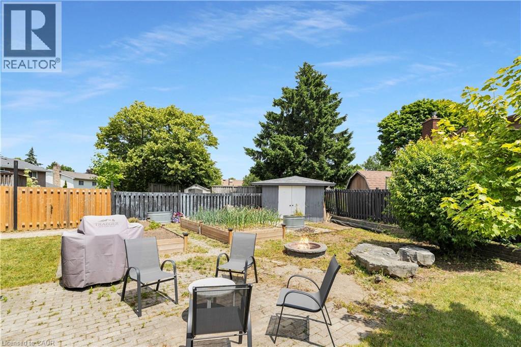 Photo 42 of 20 Blue Spruce Court, Kitchener ON