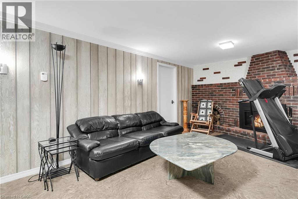 Photo 34 of 20 Blue Spruce Court, Kitchener ON