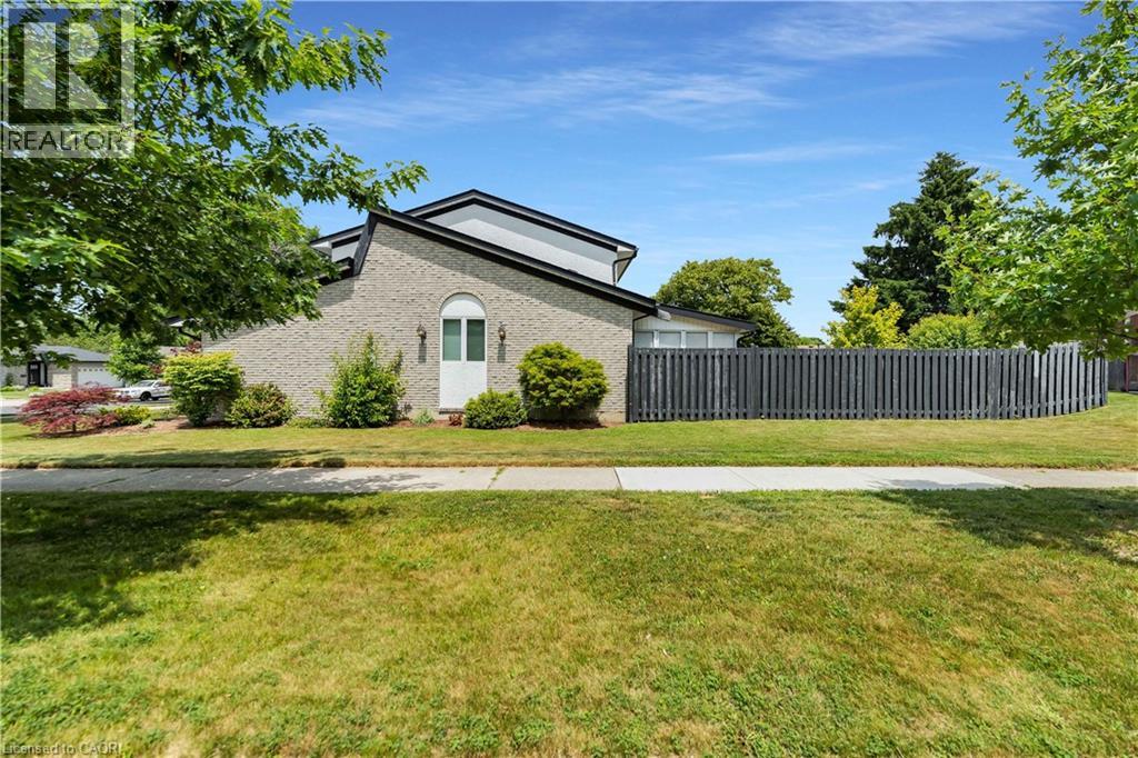 Photo 44 of 20 Blue Spruce Court, Kitchener ON