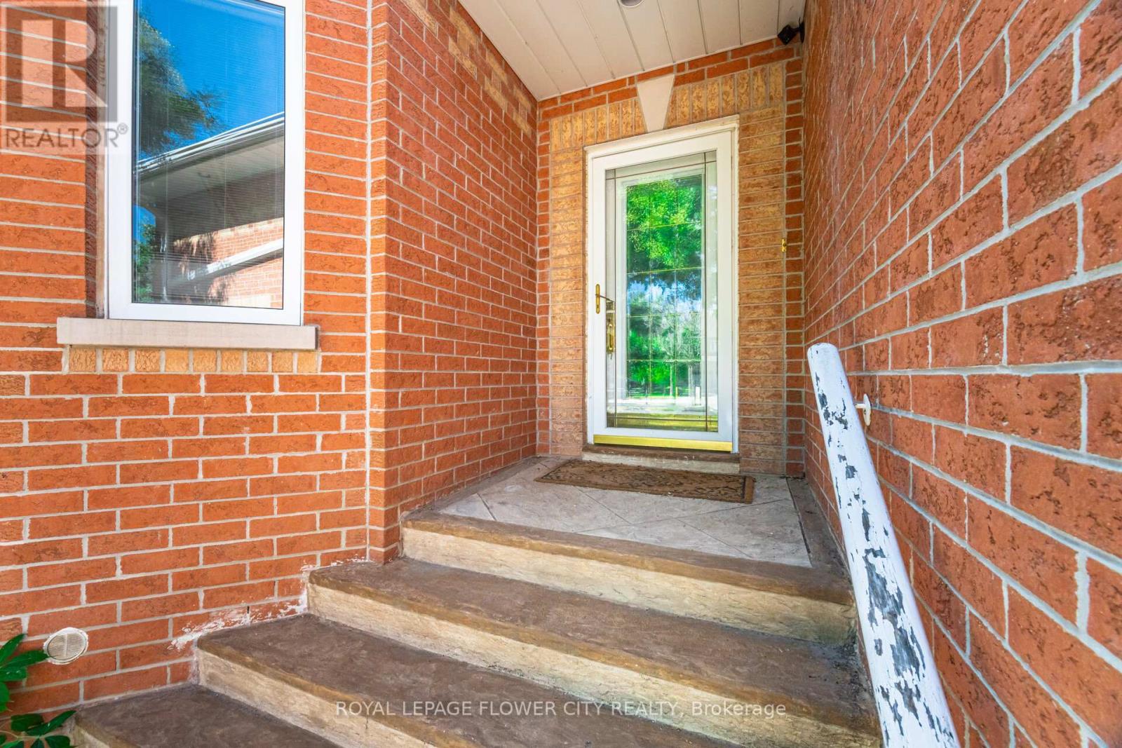 Photo 6 of 14 Antrim Court E, Caledon ON