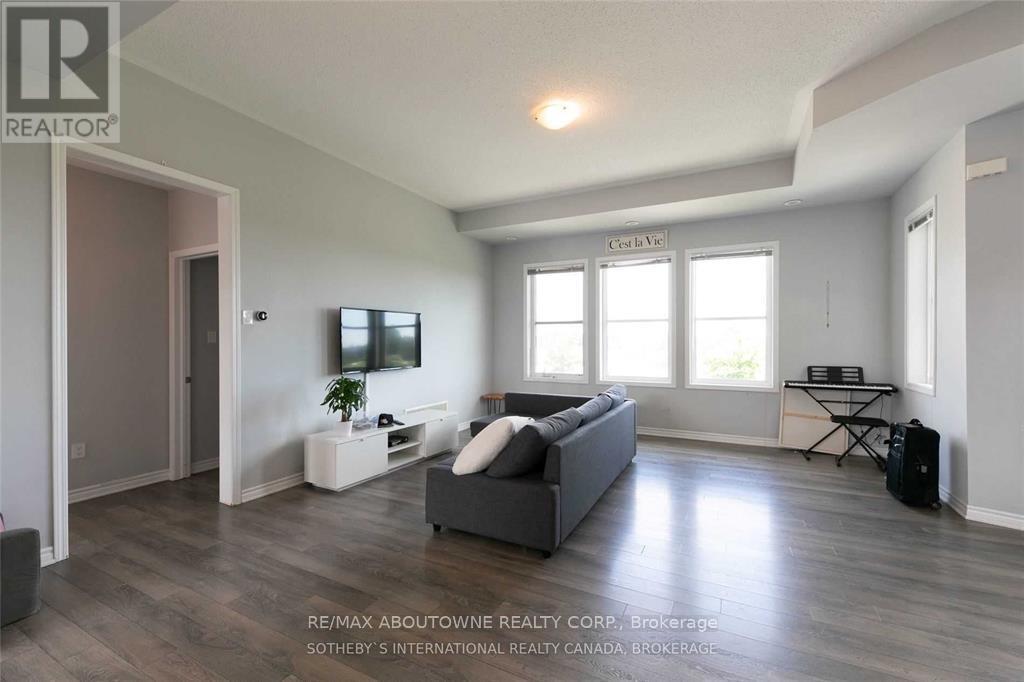 Photo 8 of 3020 Preserve Drive, Oakville ON