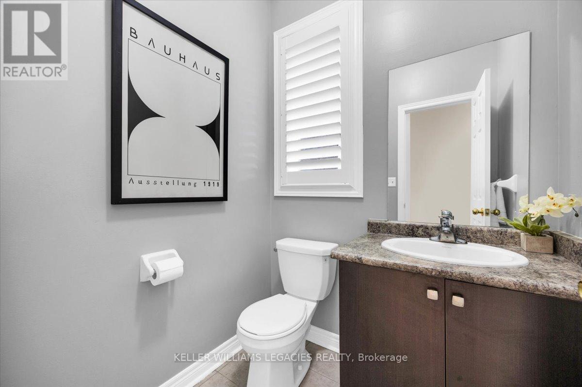 Photo 4 of 208 Greenwood Road, Whitchurchstouffville ON