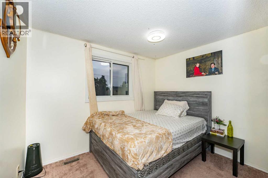 Single Family House for Sale in  Erin Ridge Road SE Erin Woods Calgary 