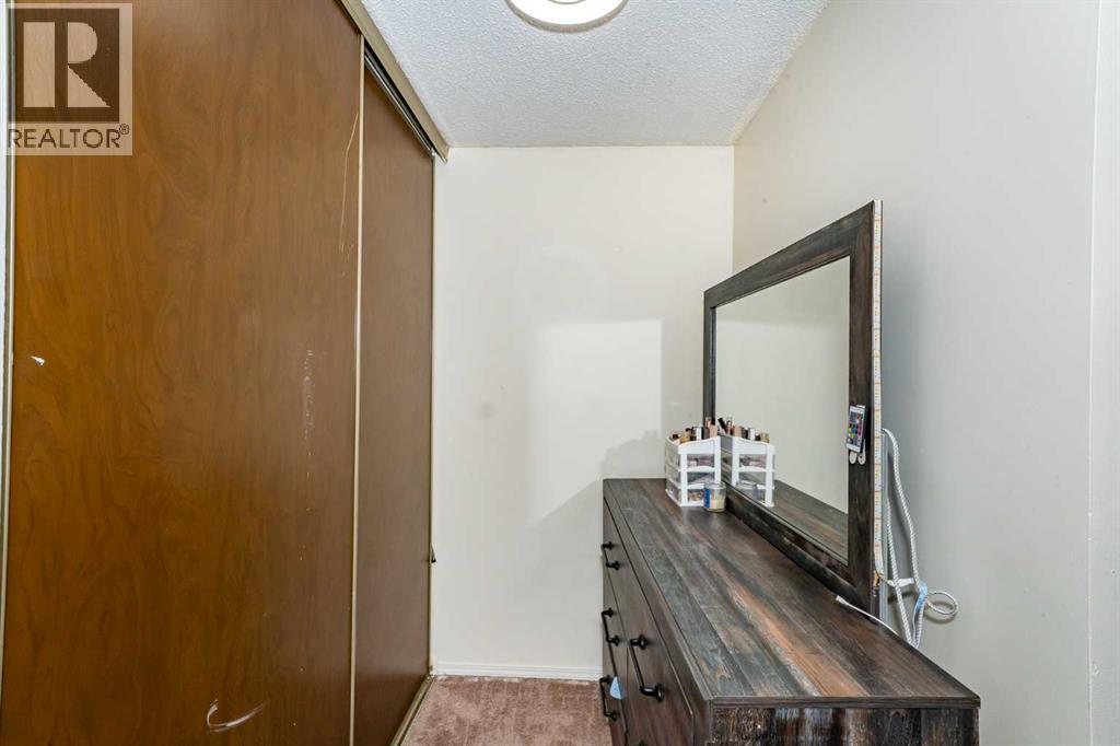 Single Family House for Sale in  Erin Ridge Road SE Erin Woods Calgary 