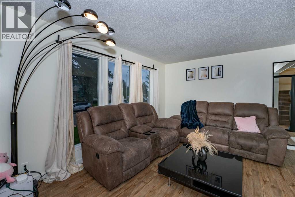 Single Family House for Sale in  Erin Ridge Road SE Erin Woods Calgary 