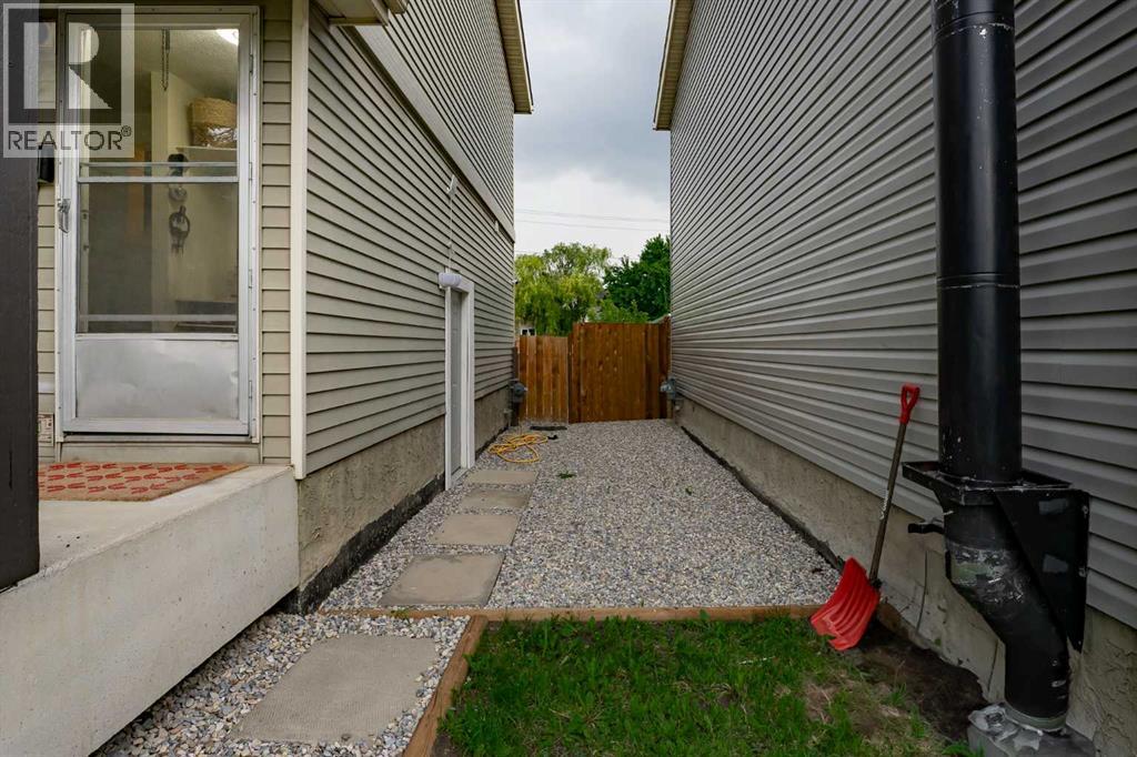 Single Family House for Sale in  Erin Ridge Road SE Erin Woods Calgary 