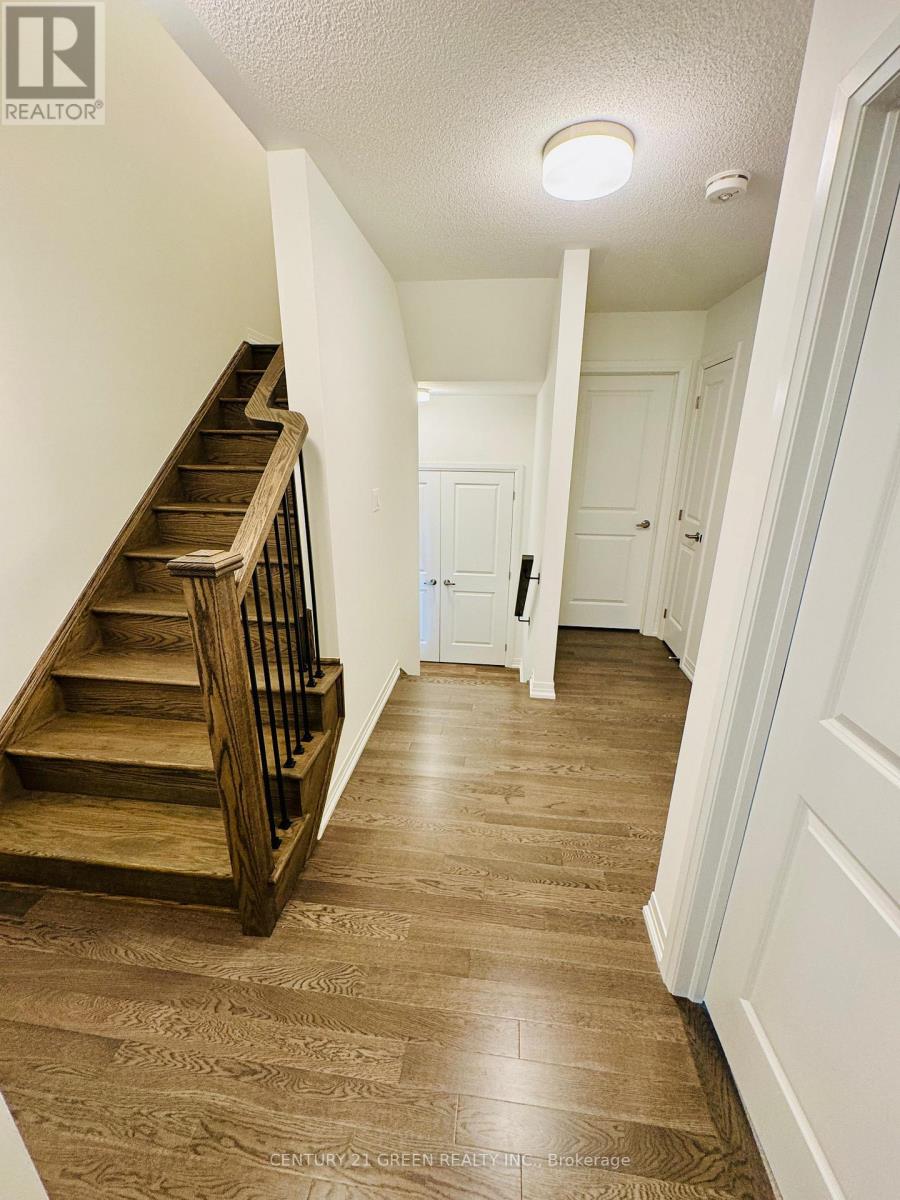 Photo 5 of 16 Timber Falls Drive, Brampton ON