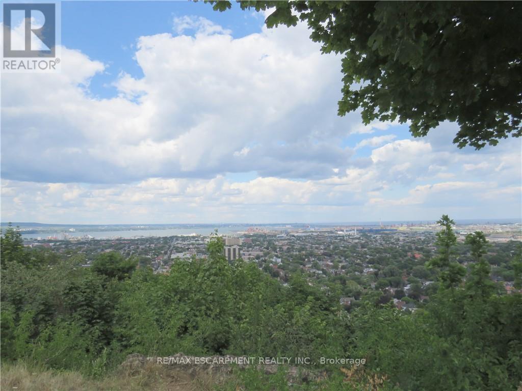 Photo 23 of 307 30 Summit Avenue, Hamilton ON