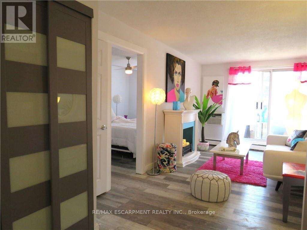 Photo 7 of 307 30 Summit Avenue, Hamilton ON