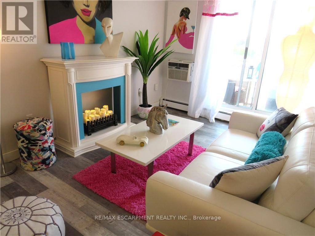 Photo 9 of 307 30 Summit Avenue, Hamilton ON