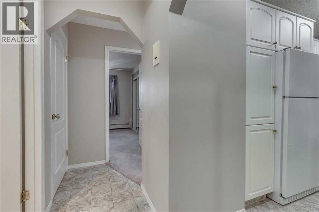 Photo 3 of 312 5330 47 Avenue, Red Deer AB