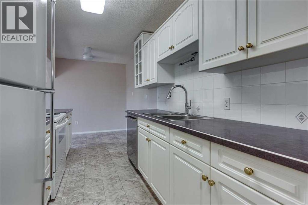 Photo 4 of 312 5330 47 Avenue, Red Deer AB