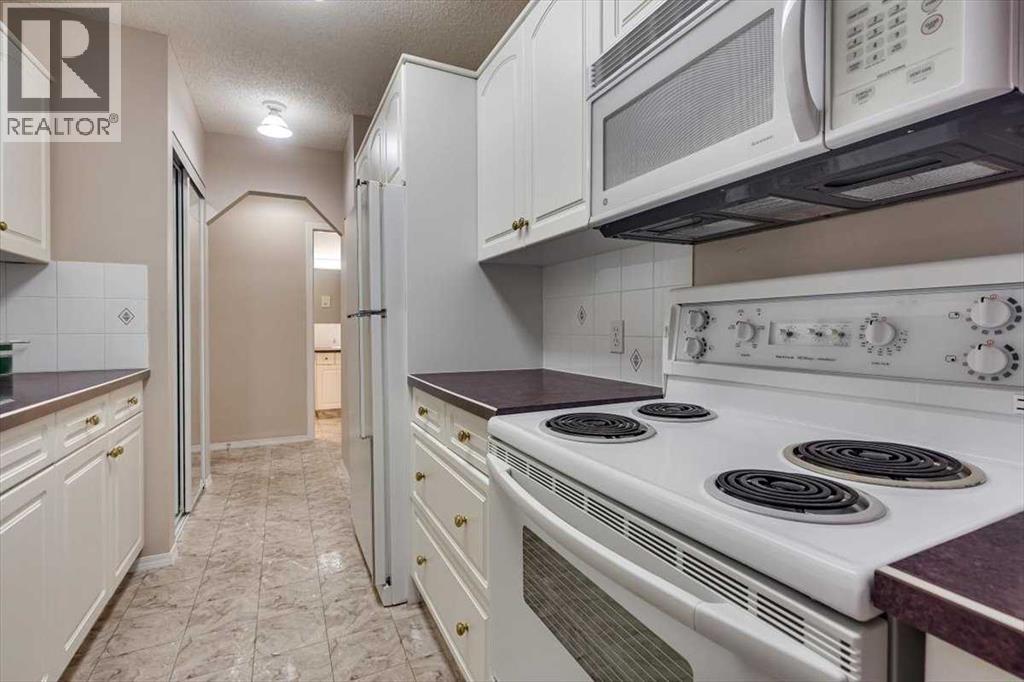 Photo 5 of 312 5330 47 Avenue, Red Deer AB