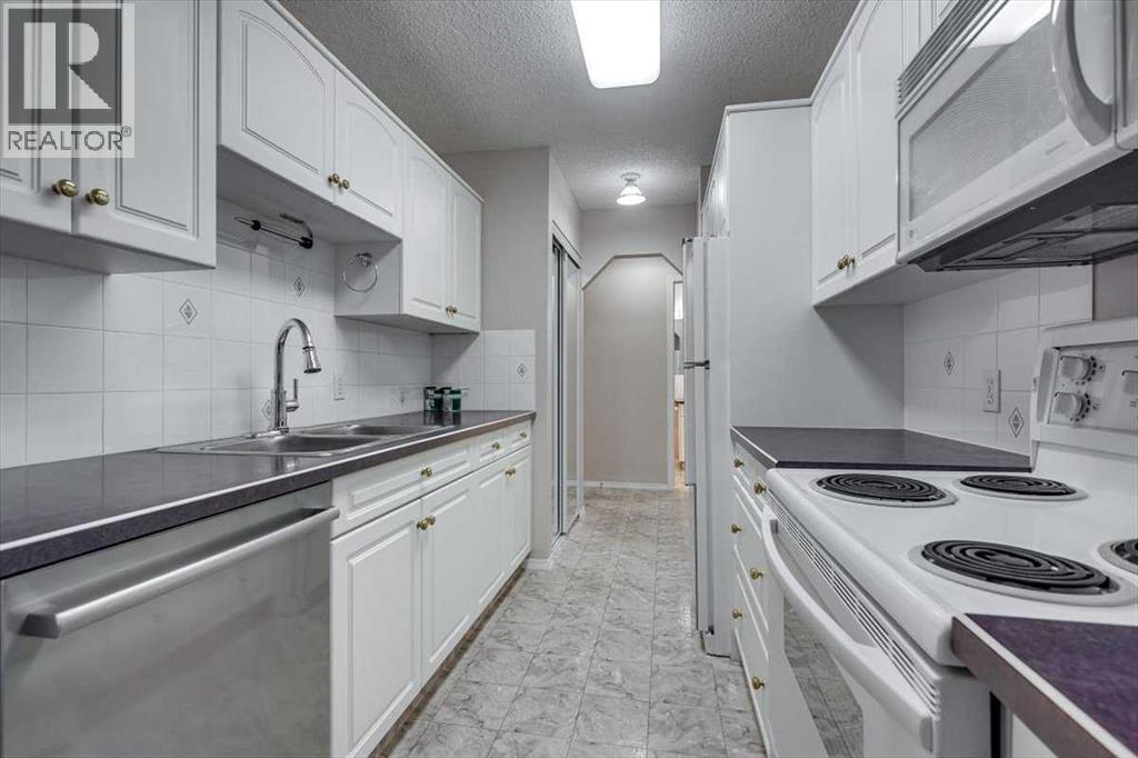 Photo 6 of 312 5330 47 Avenue, Red Deer AB
