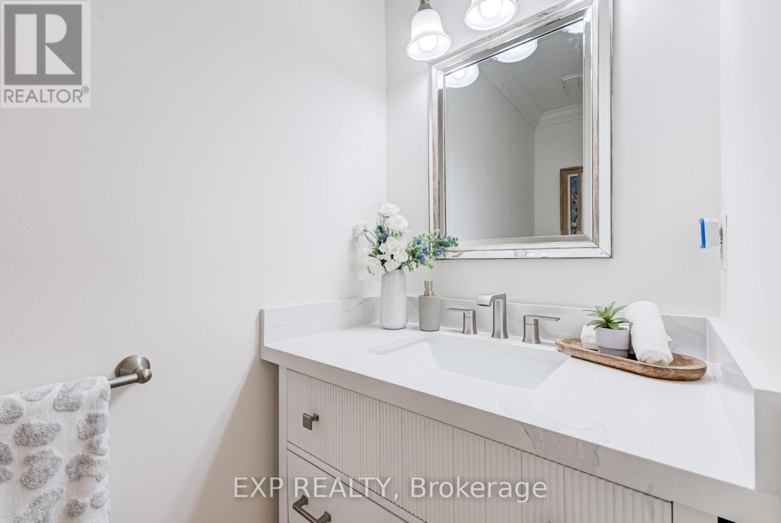Photo 20 of 891 Leslie Valley Drive, Newmarket ON