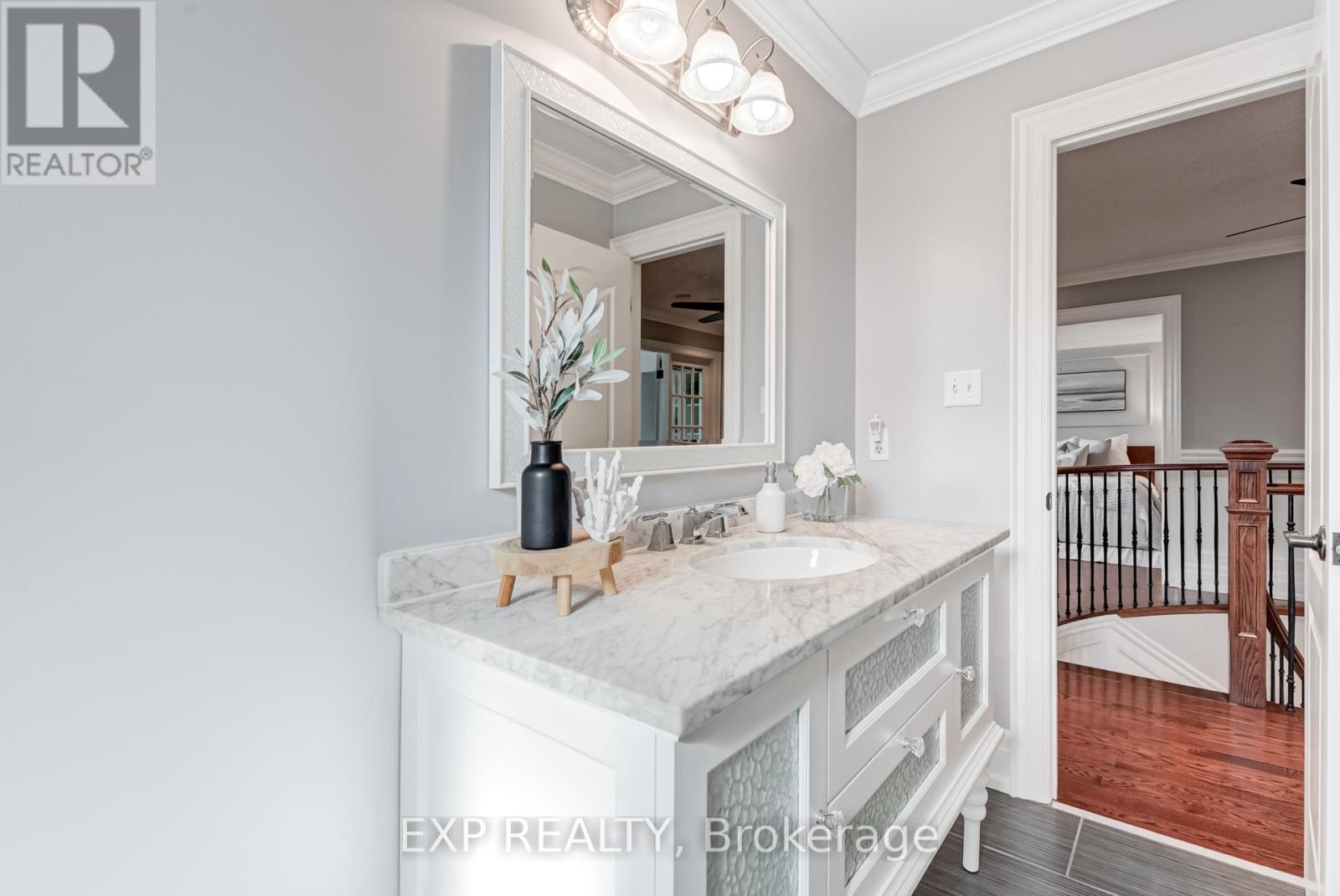 Photo 34 of 891 Leslie Valley Drive, Newmarket ON