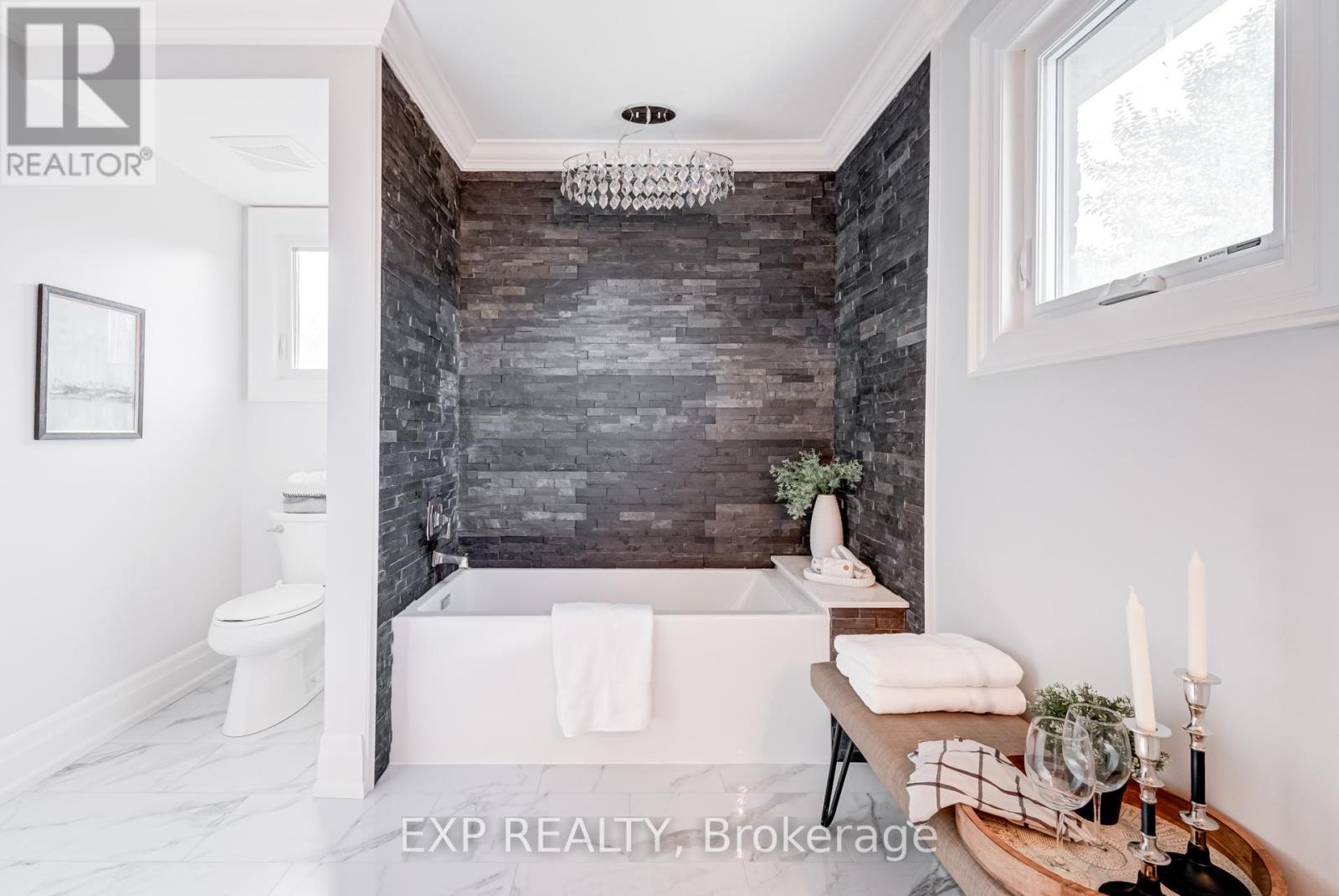 Photo 26 of 891 Leslie Valley Drive, Newmarket ON