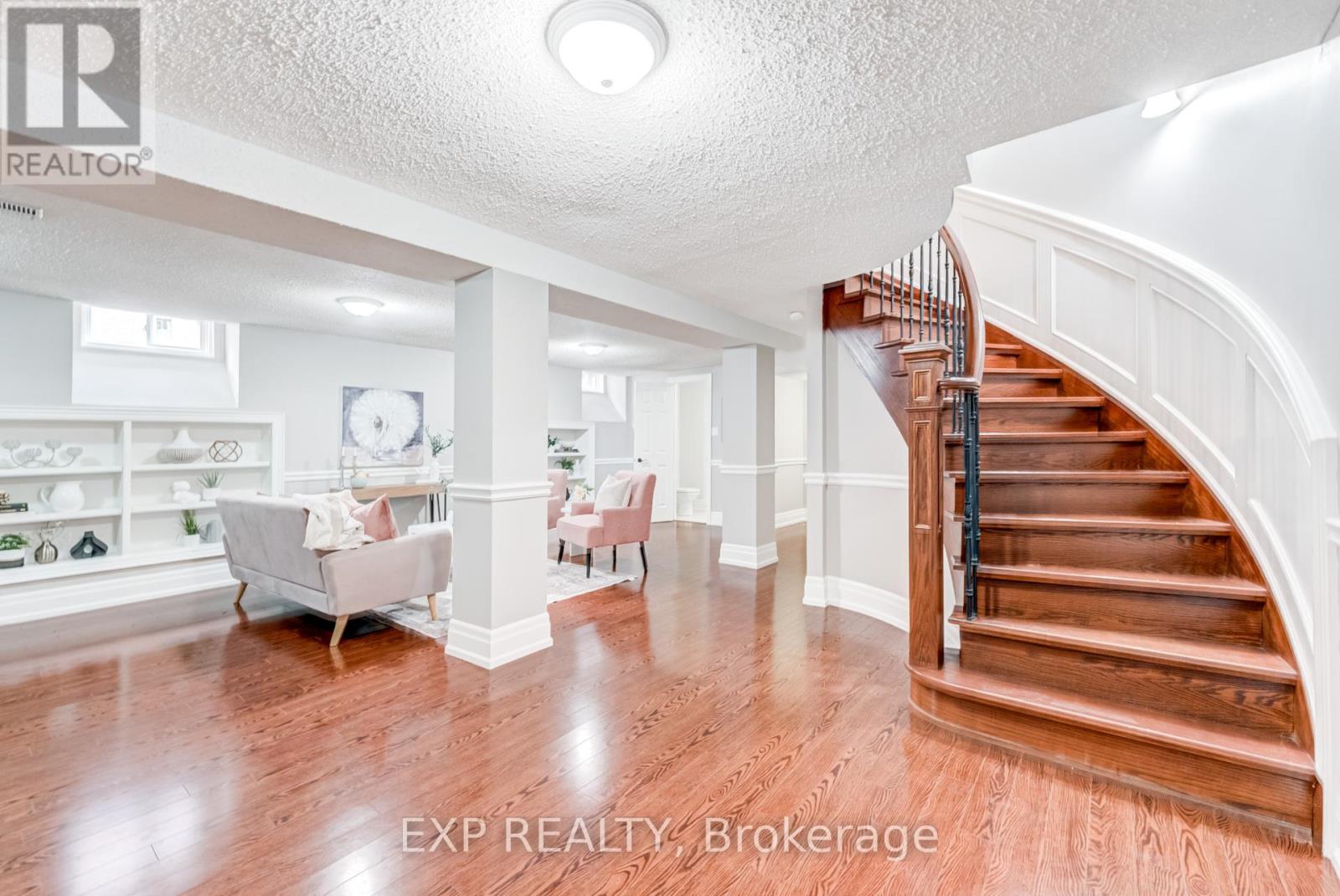 Photo 36 of 891 Leslie Valley Drive, Newmarket ON
