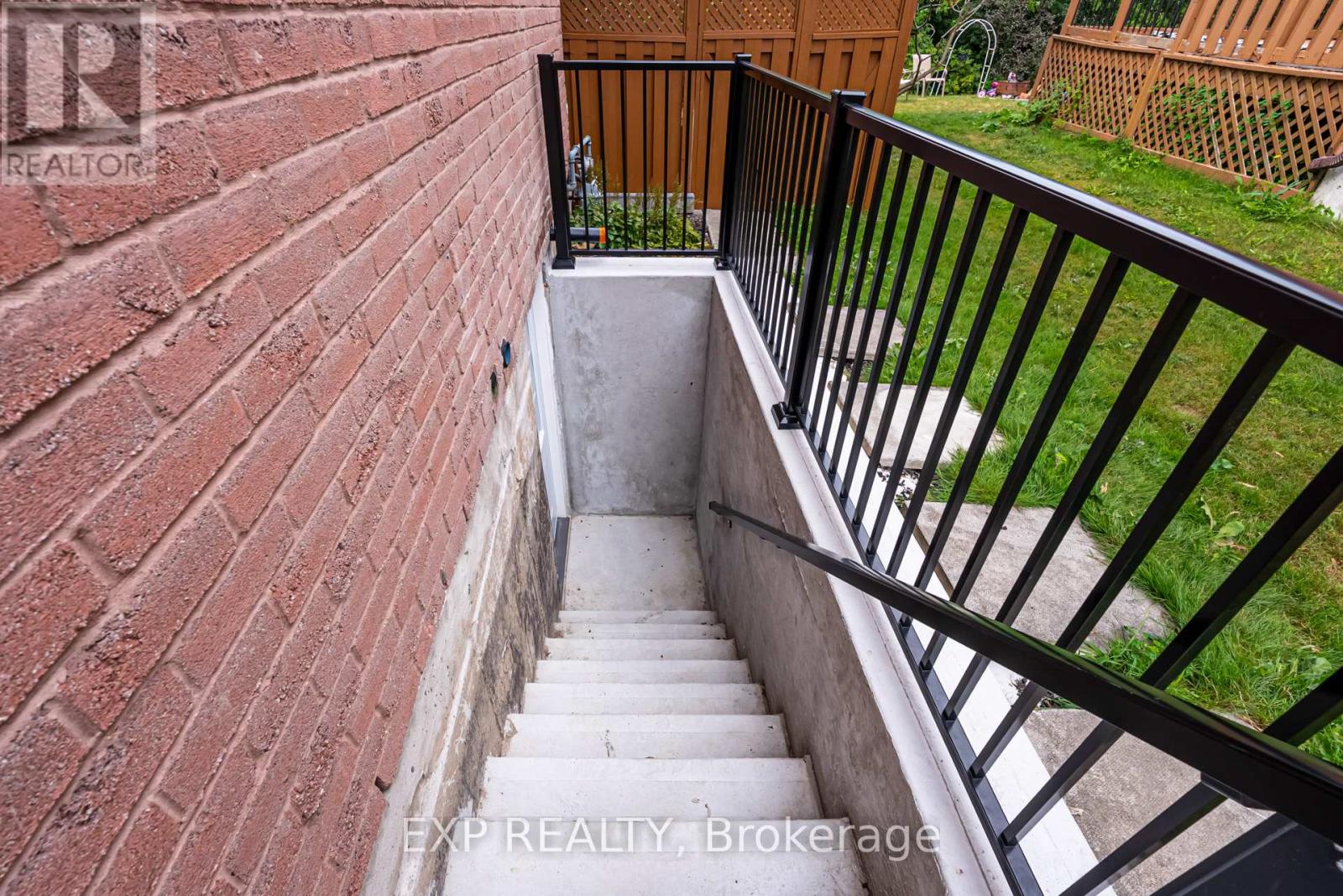 Photo 44 of 891 Leslie Valley Drive, Newmarket ON