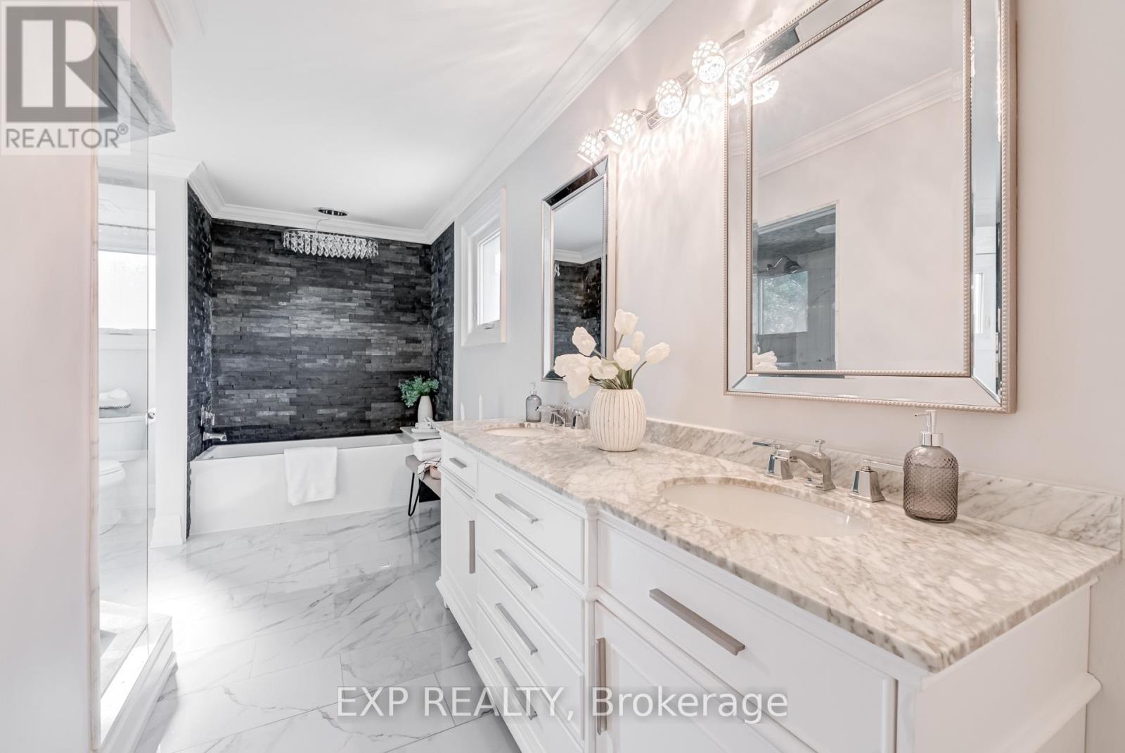 Photo 25 of 891 Leslie Valley Drive, Newmarket ON